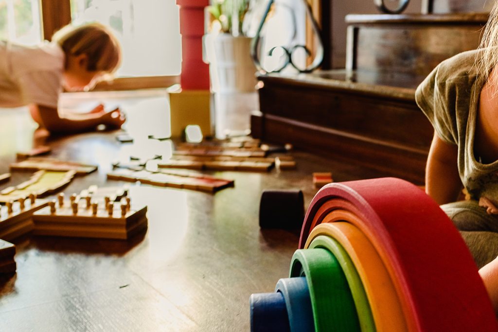Qué es el método Montessori y cómo se aplica a KIDS'TABLE
