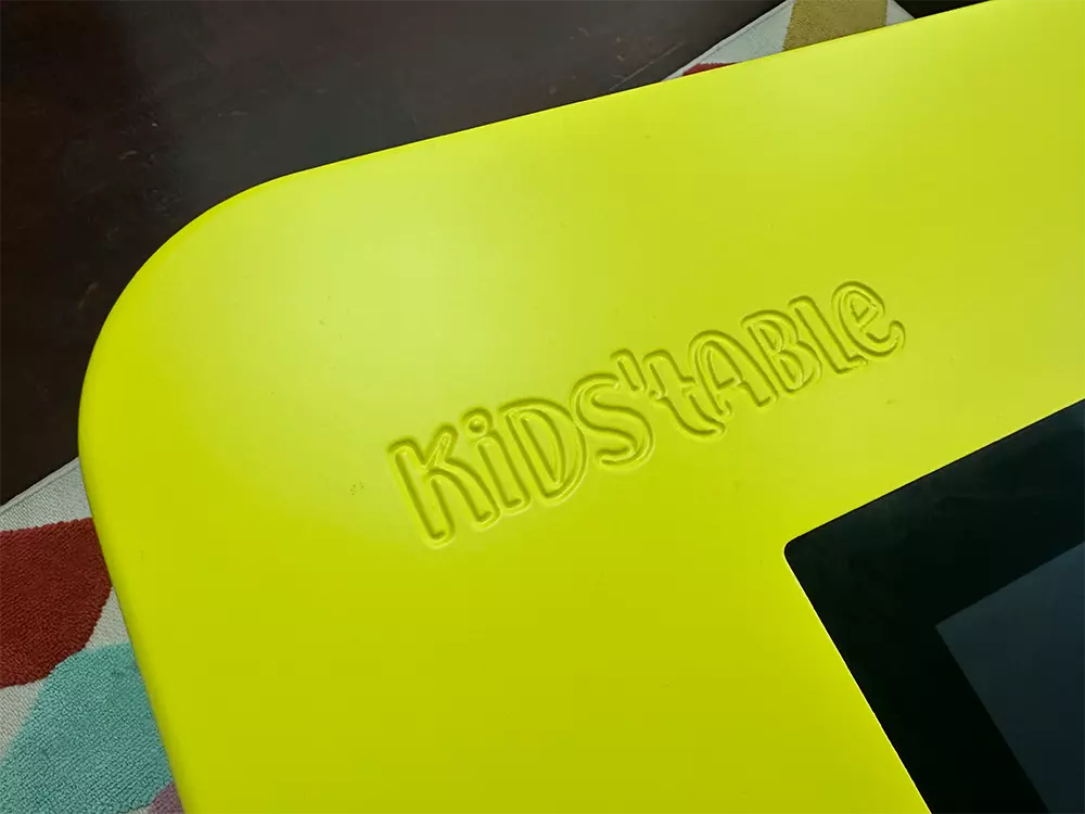 KIDS'TABLE amarilla logo